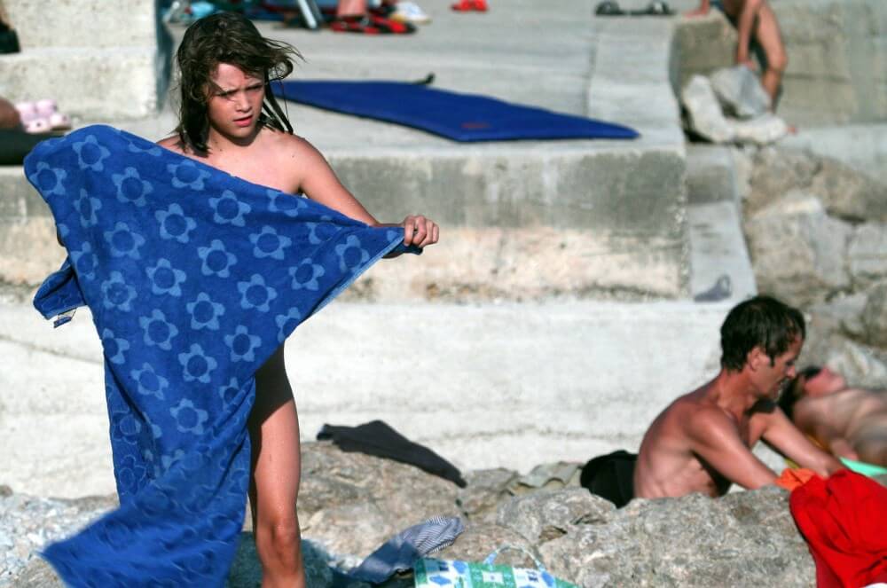 Nudist Rocky Family Angle - Naturism and society