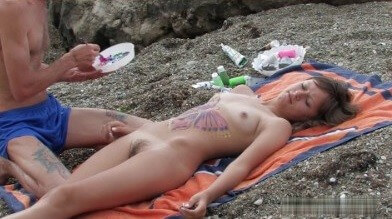 Naked body art on the beach Full HD video - Not being afraid of nudity is the path to inner freedom and harmony