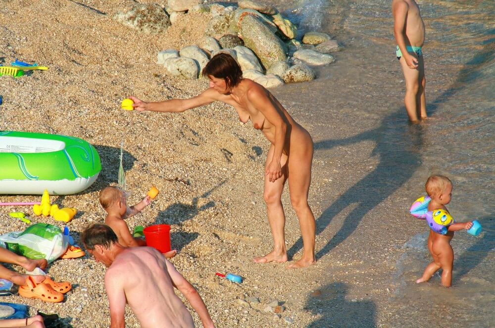 Ula Naturists Beach photo gallery - People who practice nudism also believe that everyone is equal, regardless of circumstances