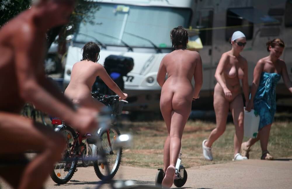 Park Misc Walks pics - A naked person is asexual among nudists