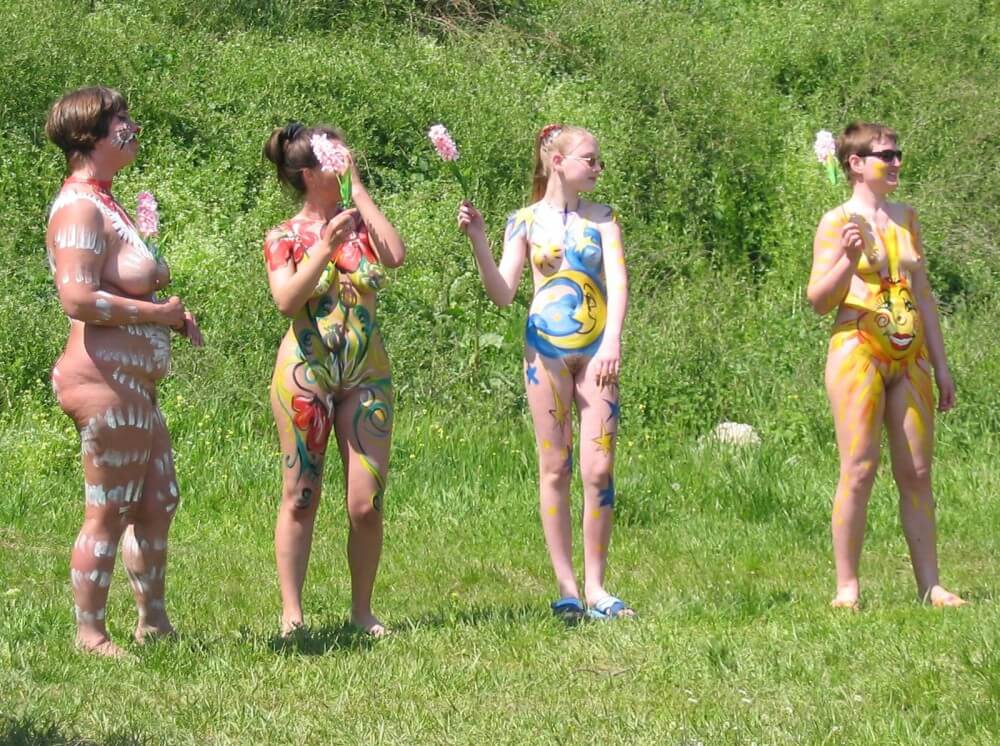 Family String-Apple Game Pics - The practice of naturism promotes inner harmony and peace