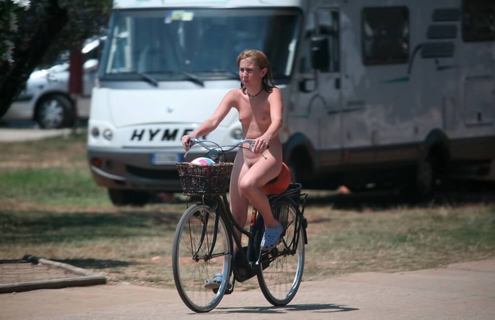 Leaving the Outdoor Site pics - In ancient times, sports were practiced in the nude