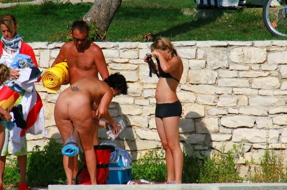 Ula FKK Sisters Day photo gallery - The natural beauty of the body is one of the goals of naturism and nudism