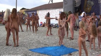 Cool Day At The Beach Full HD video - It is a philosophy based on trust and respect for the naked body and nature
