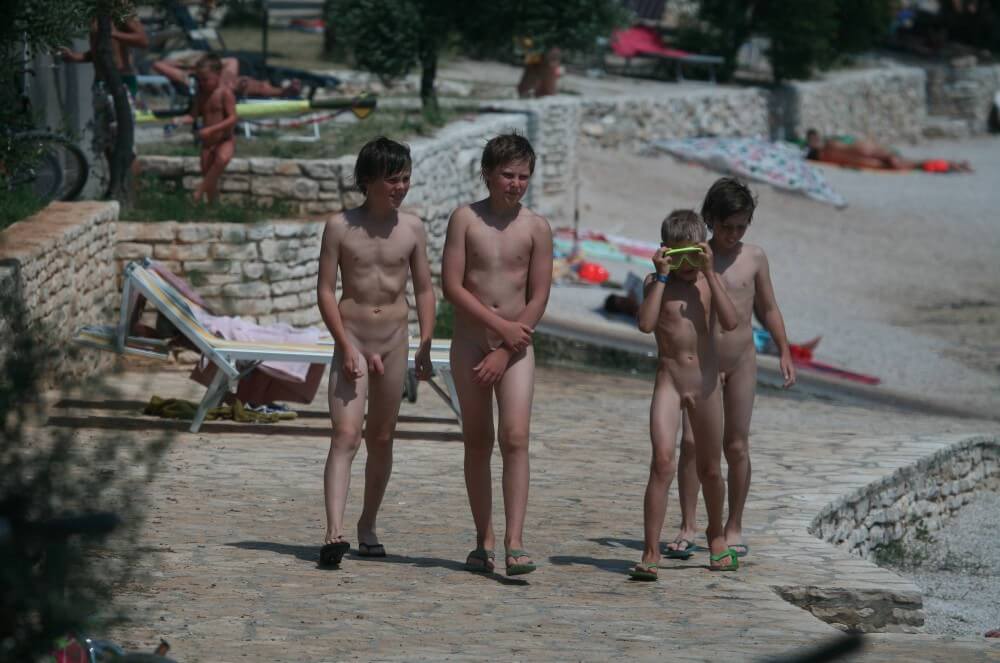 Shore walking nude - Visit a nudist beach