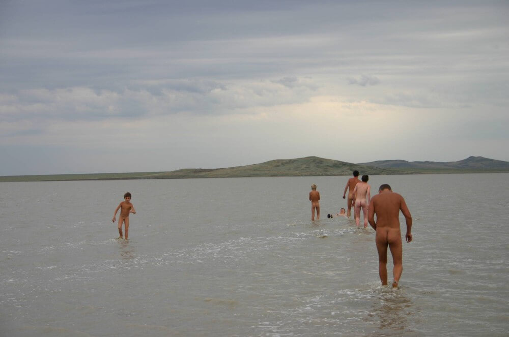 Black-Sea Body Mud Shots pics - The practice of nudism helps to overcome stereotypes and insecurities