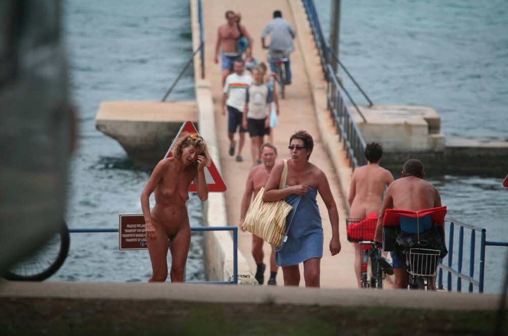 Crete FKK Bridge Crossing photos - Naturism creates harmony with the environment