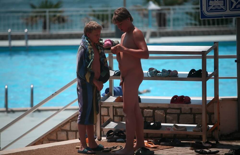 Scooter Travel Mid Day pics - Family nudism in the 21st century