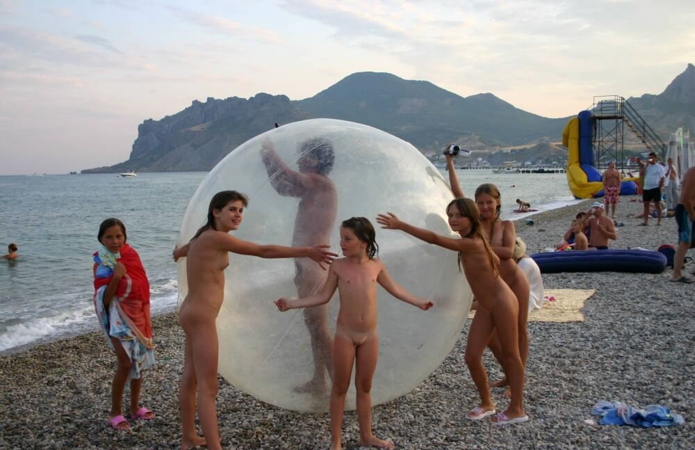 Pics Walk on the Beach Balloon - The practice of naturism fosters an atmosphere of trust and respect