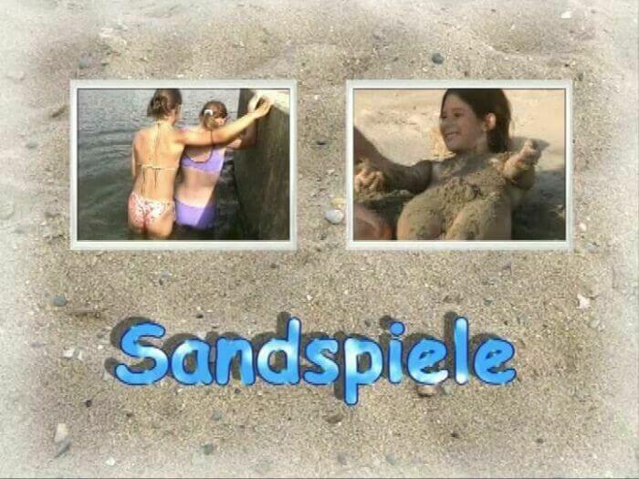 Naturistin: Sandspiele - The naked body is an expression of freedom