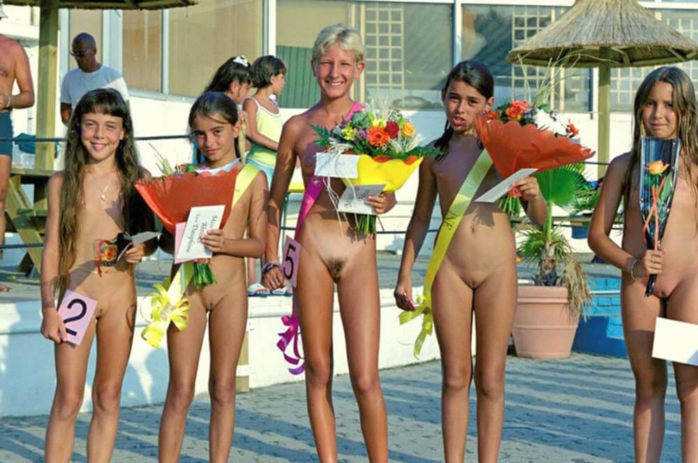 Beauty contest FR photos - There are many politicians among nudists