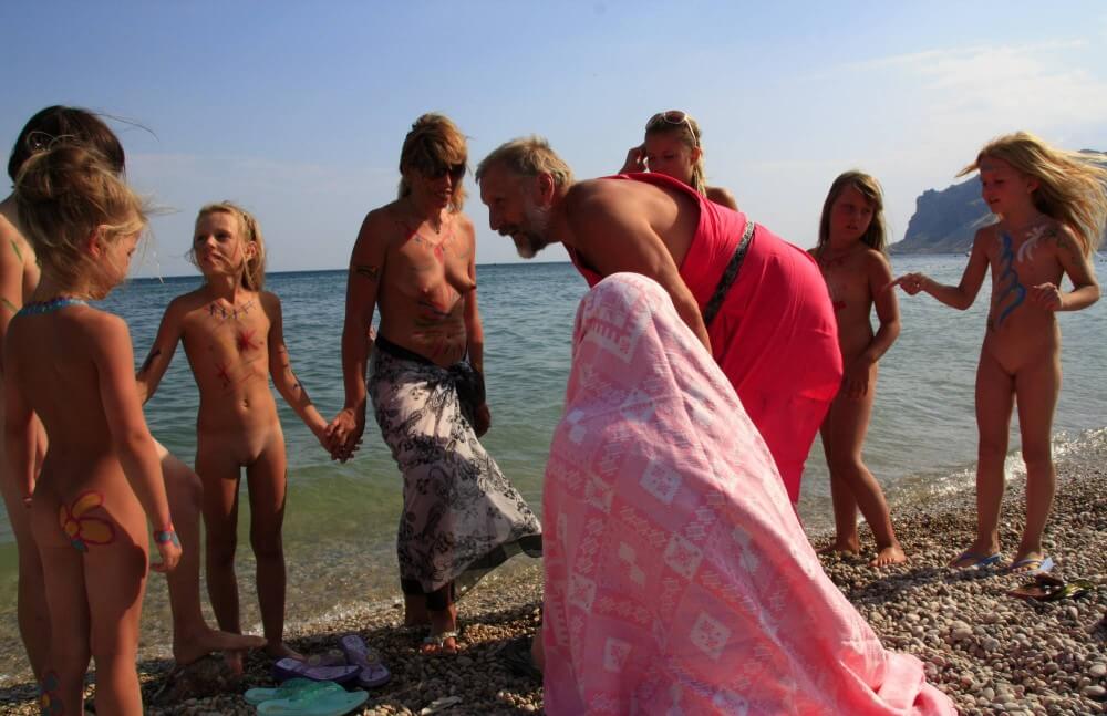Water Drying Off pics - What the Concept of Naturist Recreation Entails