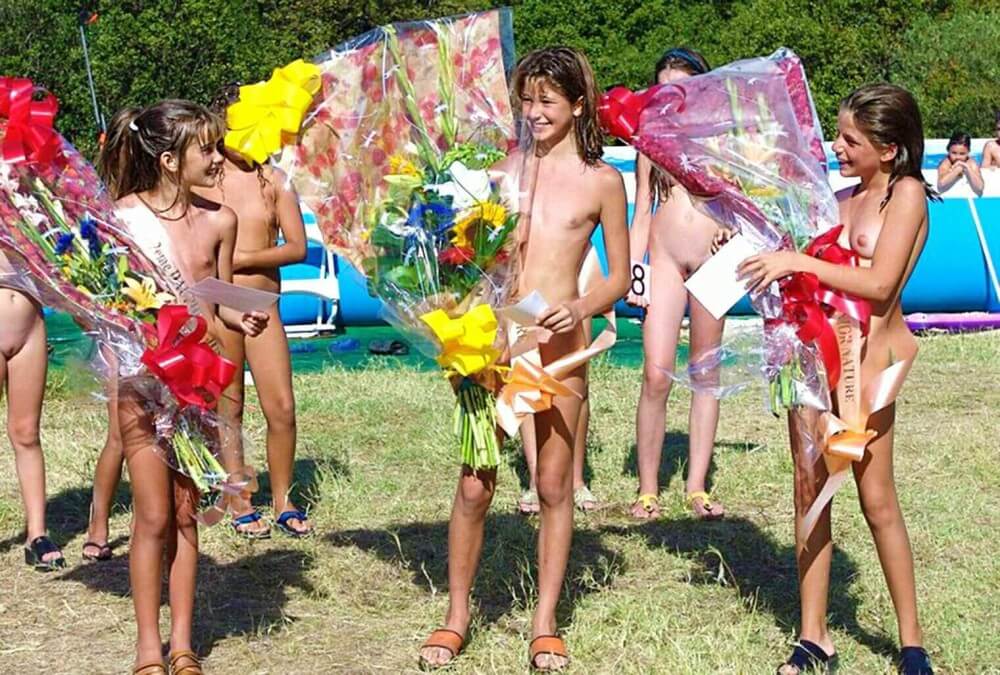Nudism photo gallery # 2 - Must always be without clothes