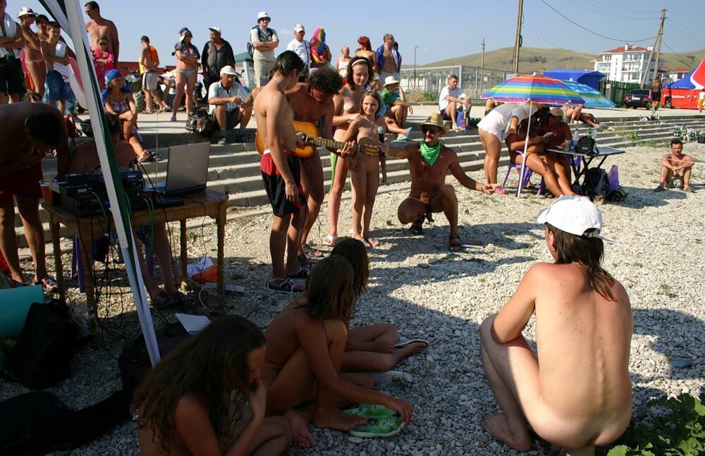 Nude Party By The Steps pics - Naturism is about peace and tranquility