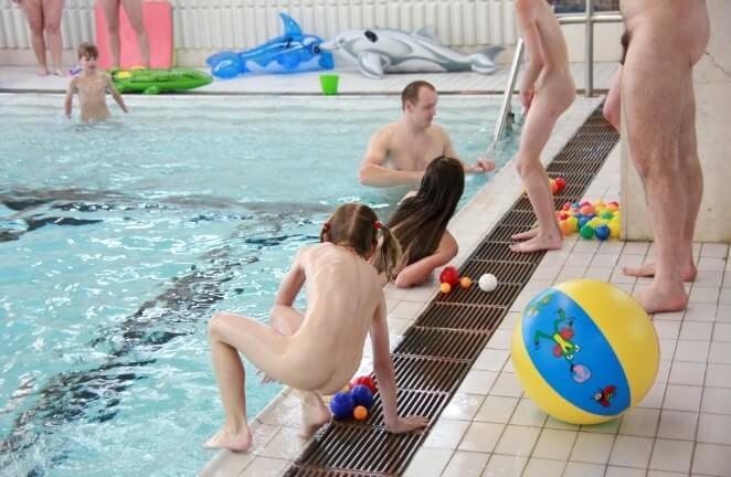 Nude family in the pool photos - Living freely and naturally is the dream of naturists