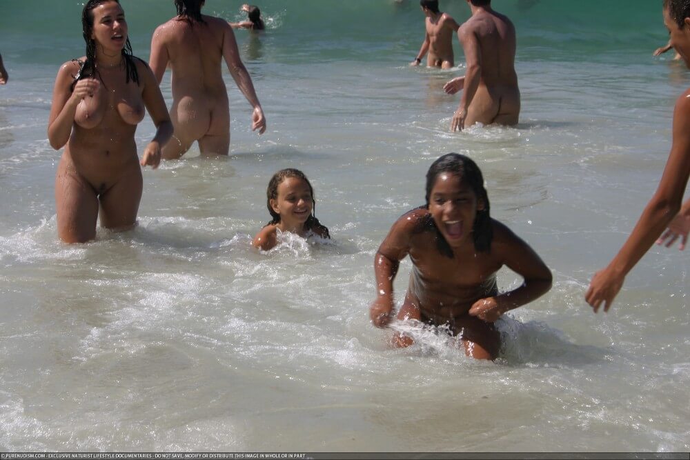 Brazil naturism photo set 4 - Living together in nature is a hallmark of nudists