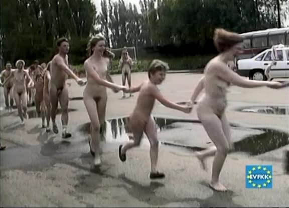 Helios Natura: Tutti-Frutti Nudie - Eurovid FKK - The idea of personal freedom and self-acceptance is important in our nudist community
